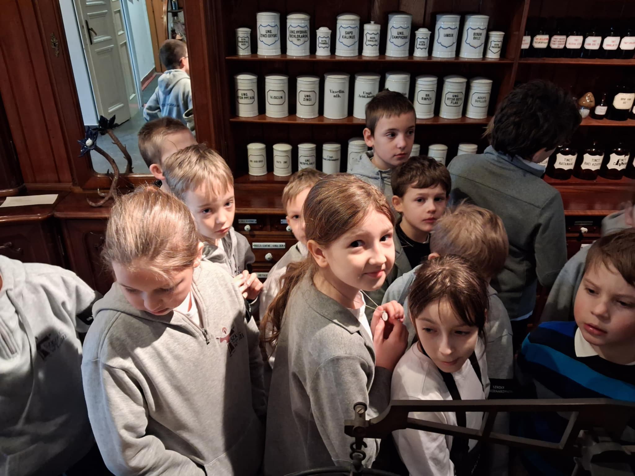 Drugoklasiści w Muzeum Farmacji