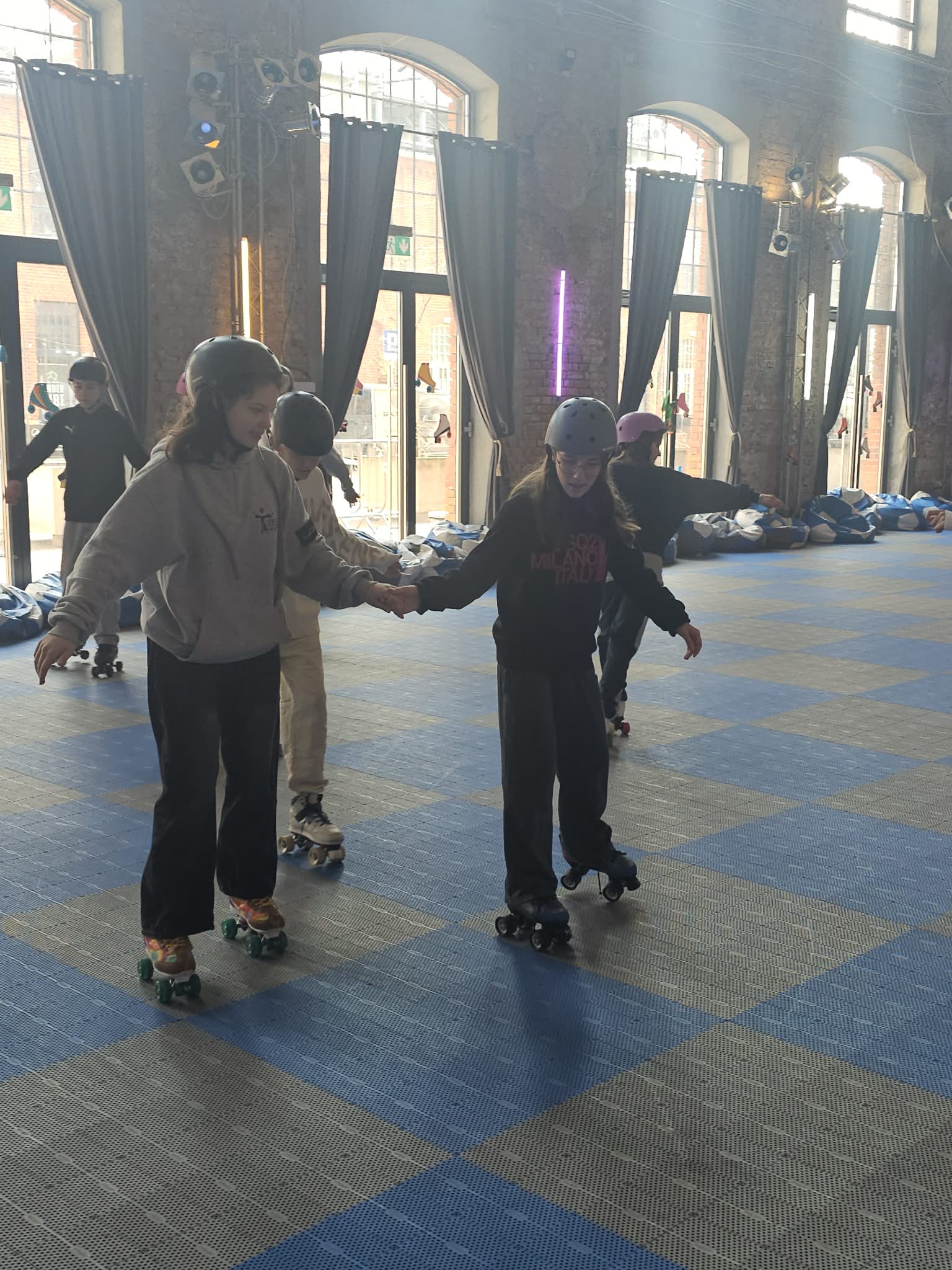 Siódmoklasiści na wrotkach