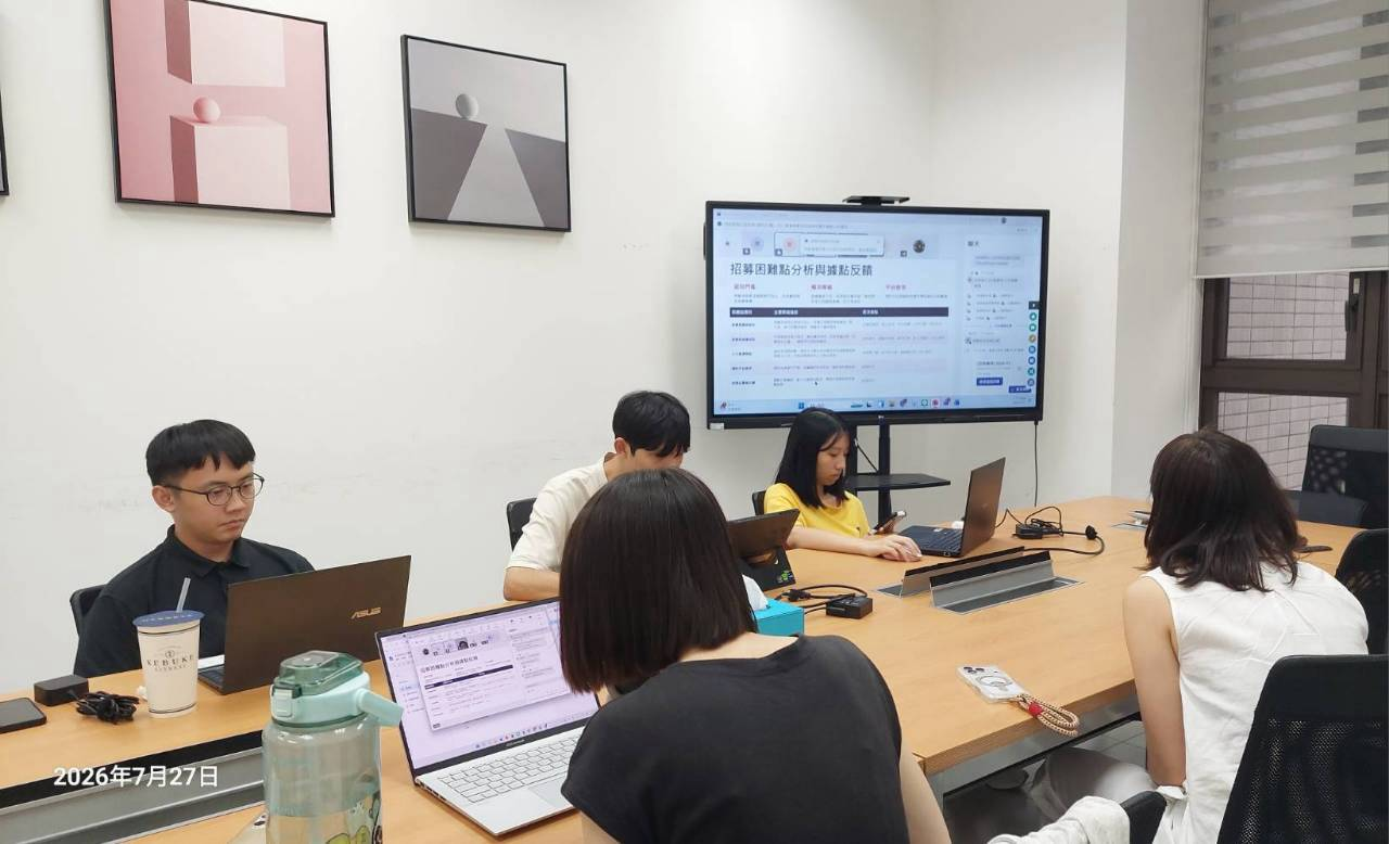 2026/07/27最後一次雙週會,子一、子二團隊在國北護學思樓,一起參與線上會議