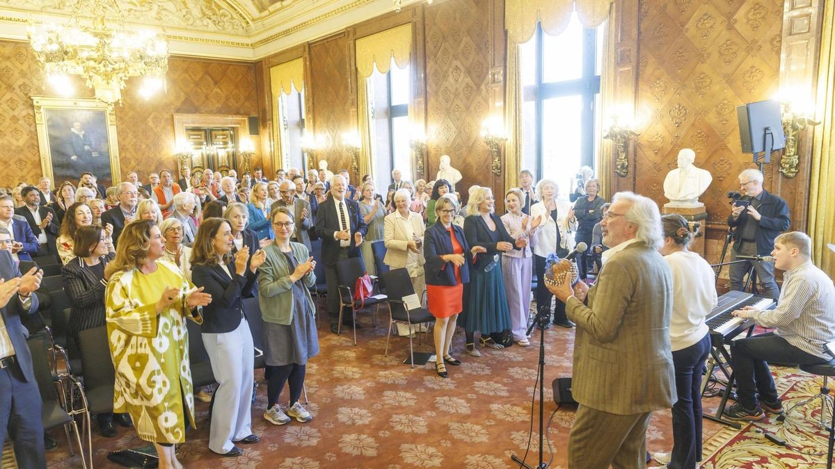 Stefan Gwildis und die Band KONtakte rockten den Senatsempfang zu 50 Jahre Hamburger Abendblatt hilft e. V.