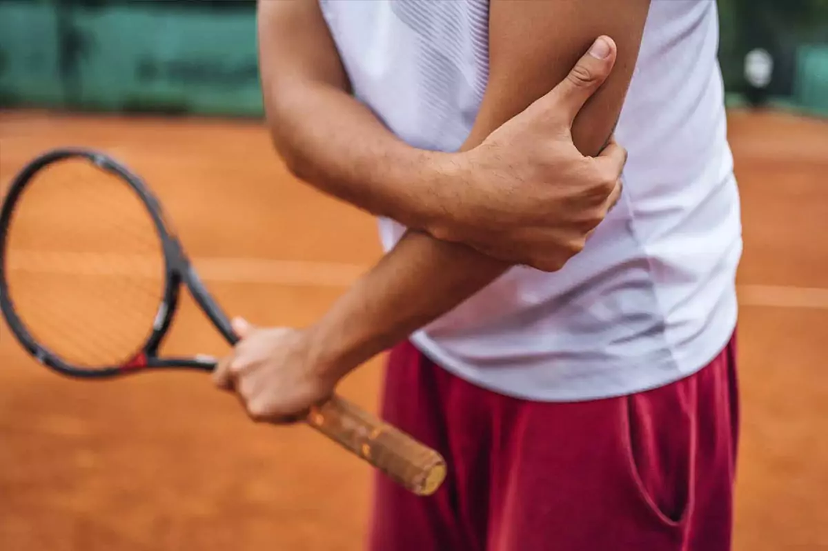 Tennis Elbow in Padel Players: Causes, Treatment, and Prevention