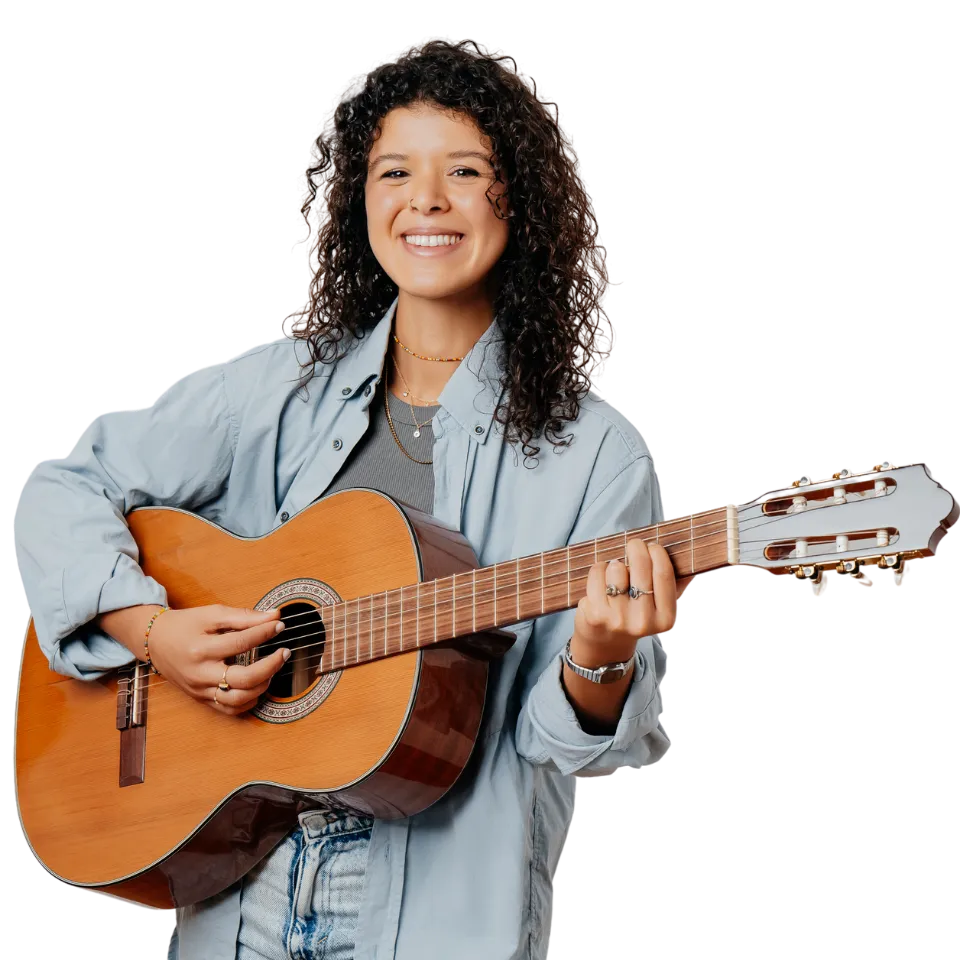 Frau spielt Gitarre
