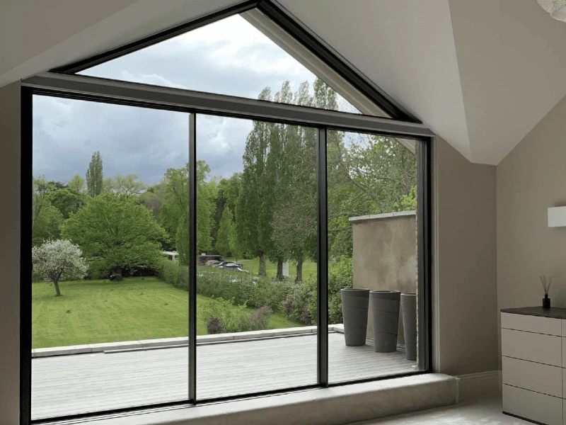 GRANTS CASE Gable Window With Concealed Blinds