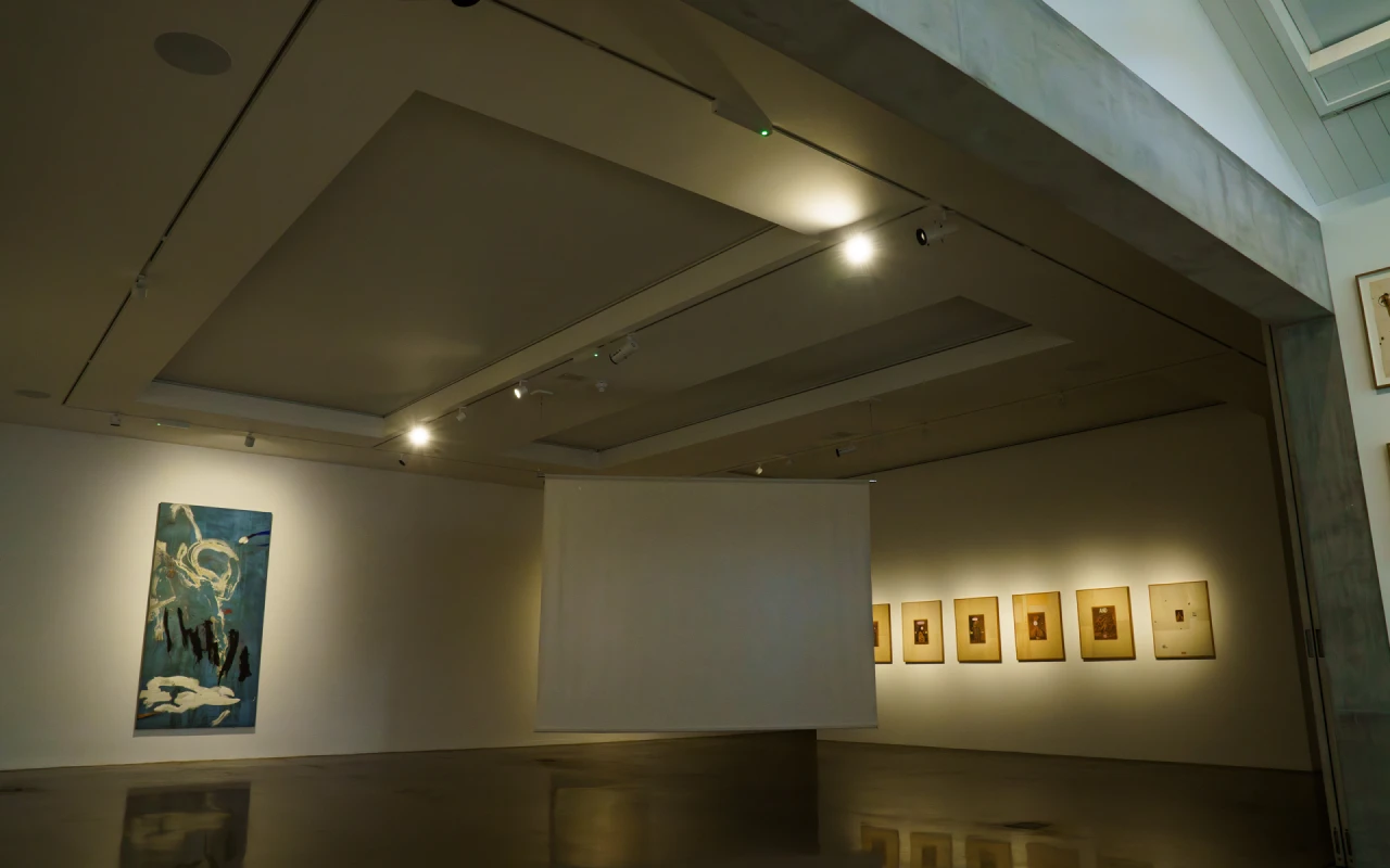 GRANTS CASE Prestigious London Art Gallery with Dual Concealed Blinds