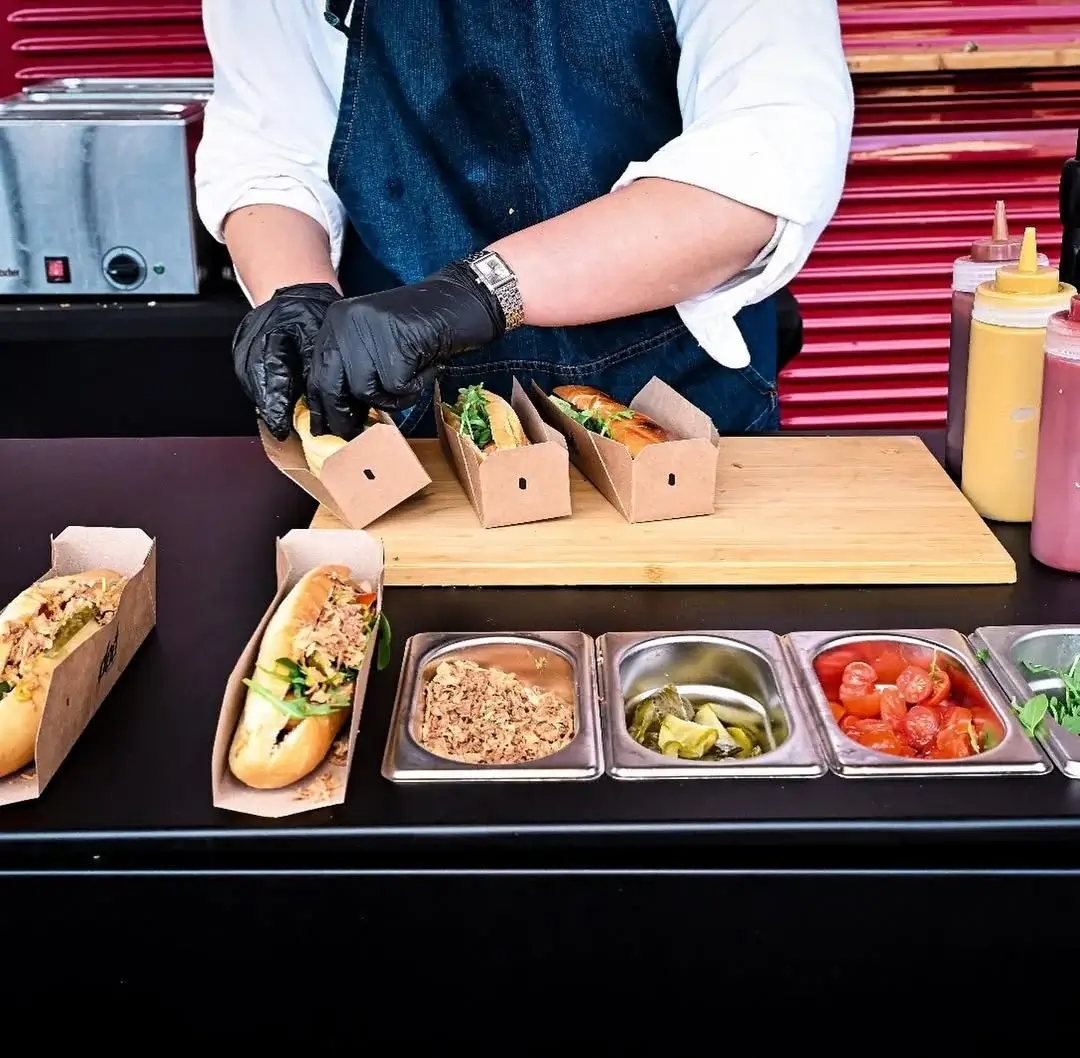 Hot Dogs gourmet en Barcelona: un éxito asegurado para tus celebraciones.