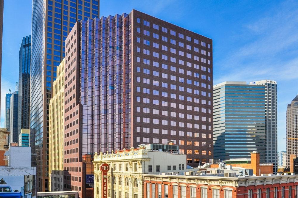 A group of tall buildingsAI-generated content may be incorrect.