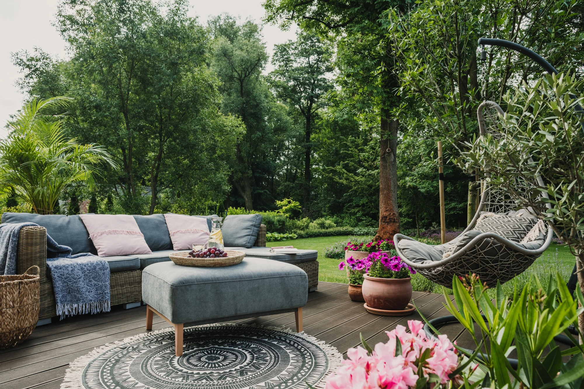 beautiful patio with outdoor accessories in Palm Beach Gardens