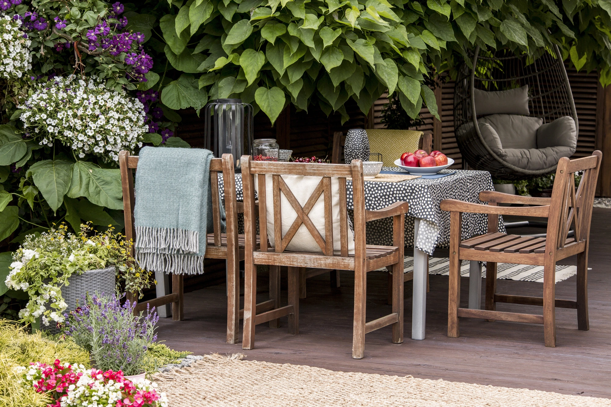 trendy patio with outdoor accessories in Jupiter