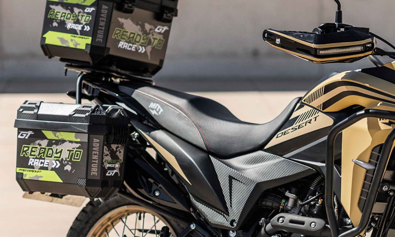 DIARIO MOTOR: Parece una moto grande del Dakar, pero es una todoterreno ultra-barata de marca española