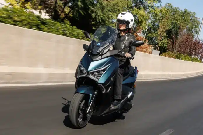 MOTEO: Así es la nueva MITT T-ROX 125, una scooter polivalente que se puede llevar con carnet de coche
