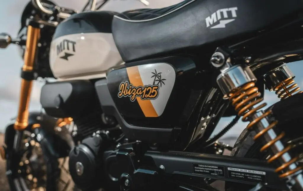 PUBLIMOTOS: Olvida todo lo que sabes sobre motos urbanas ¡esta 125 lo cambia todo!