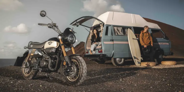 MOTORCYCLES SPORTS: MITT IBIZA 125. El rompedores de reglas compacto que convierte la ciudad en un parque de diversiones