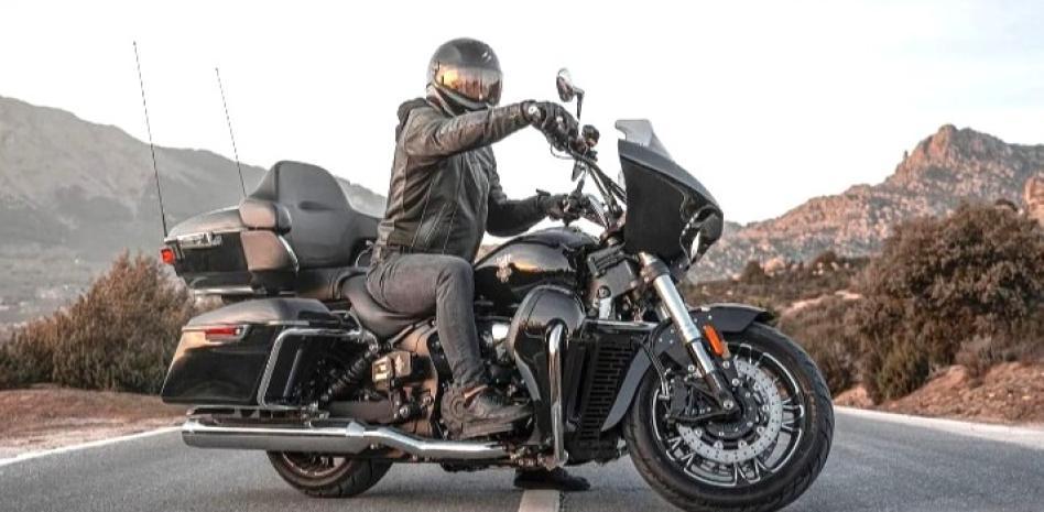 MUNDO DEPORTIVO: Una equipadísima moto cruiser para viajar como reyes, por un precio increíble