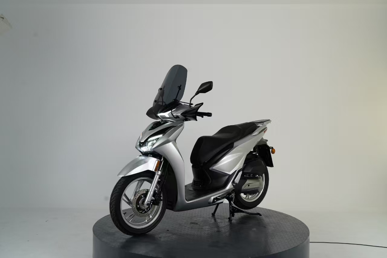 LA VOZ DE ALMERIA: MITT ALTO 125, mucho scooter por muy poco dinero