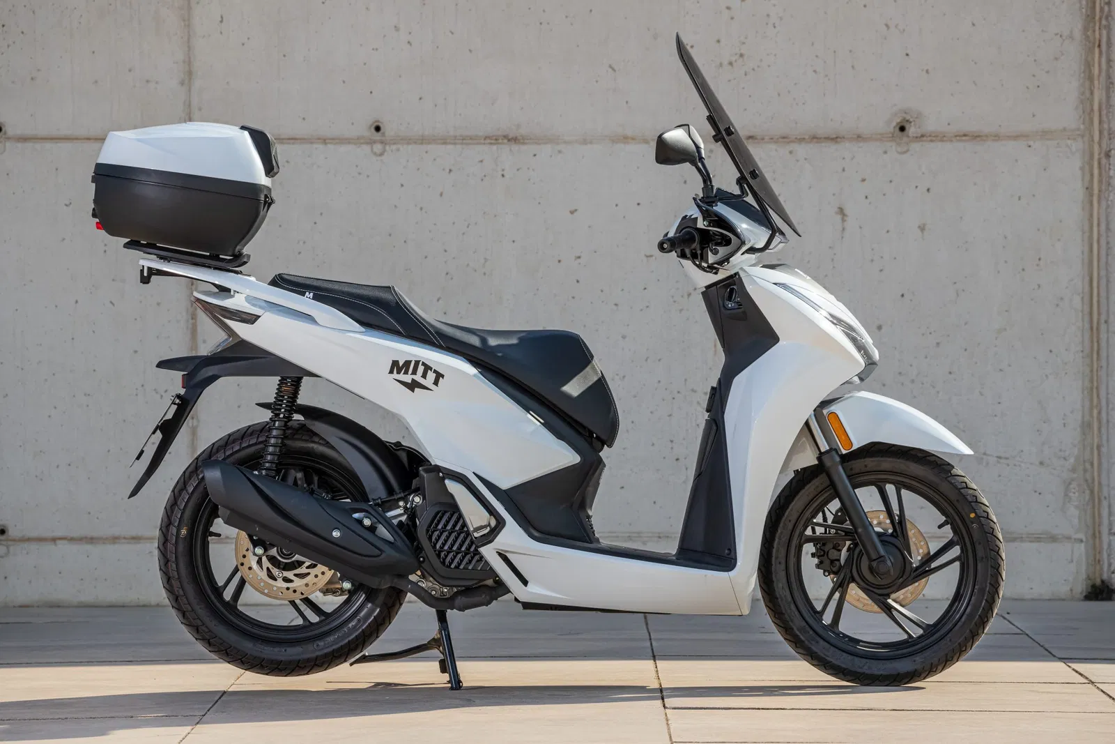 DIARIO MOTOR: Llega un nuevo rueda alta de marca española por 1.600 € menos con 15 CV y súper equipado