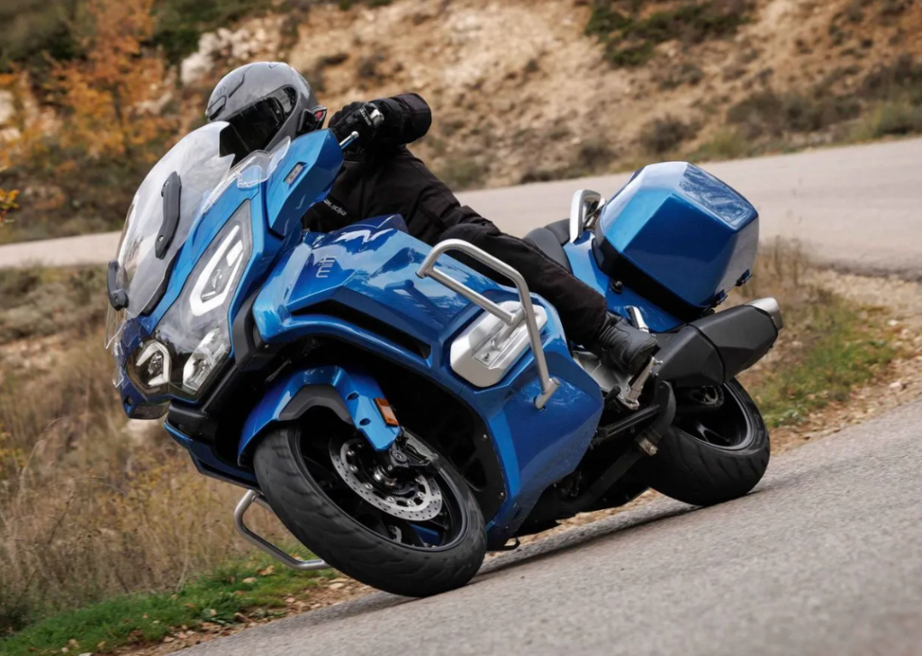 MOTOSAN: La opción low cost para viajar en primera clase