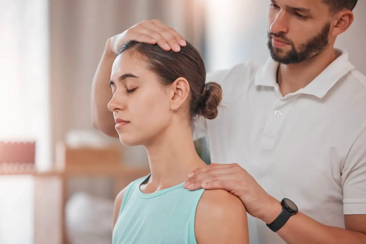 Massage oder medizinische Gesundheitsunterstützung, Hilfe oder Pflege. Medizin, Wellness, Muskelphysiotherapie