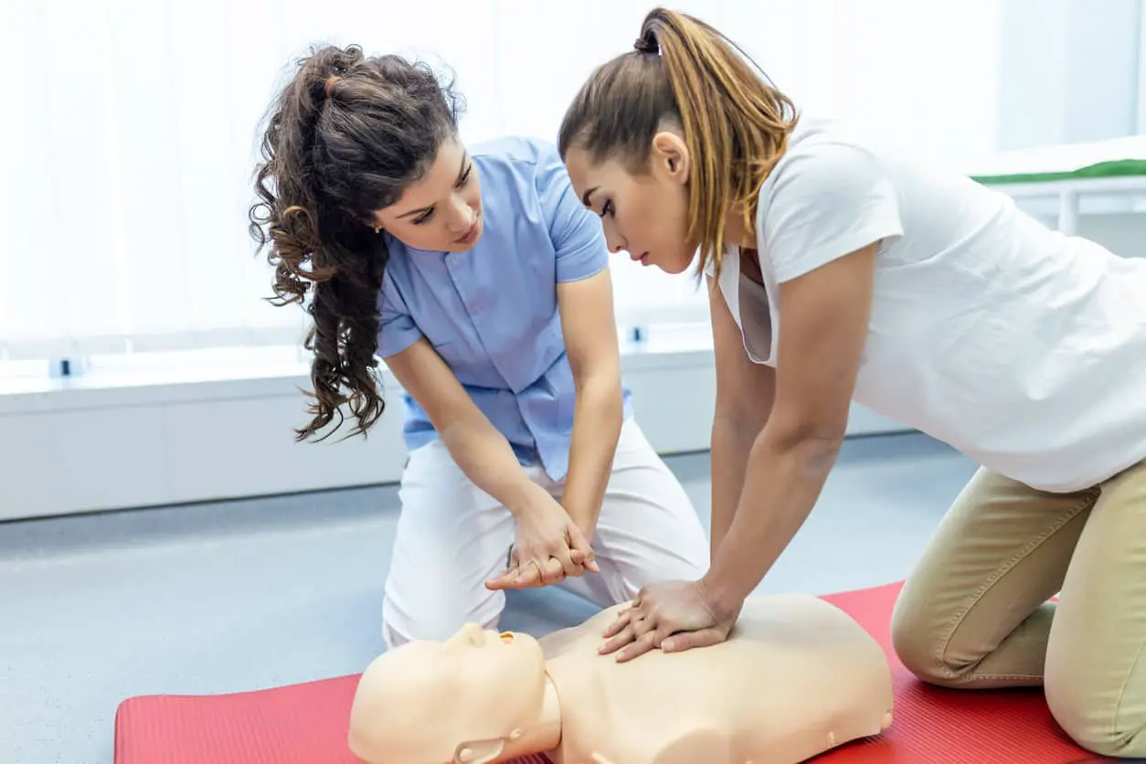 Demonstration des medizinischen Trainingsverfahrens CPR
