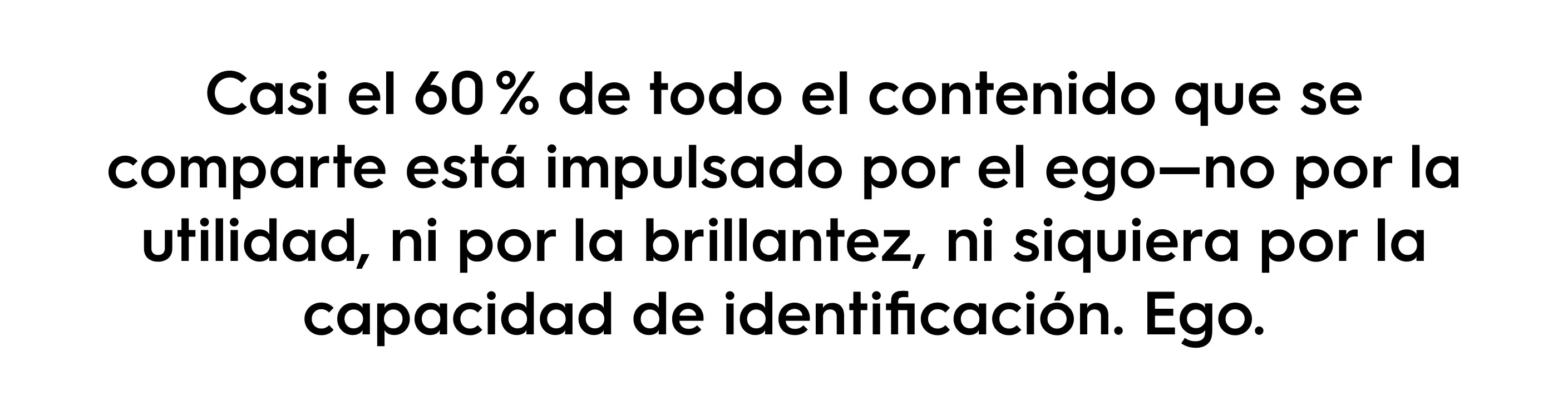Imagen con cita que dice: 'Casi el 60 % de todo el contenido que se comparte está impulsado por el ego—no por la utilidad, ni por la brillantez, ni siquiera por la capacidad de identificación. Ego.' Enfatiza la motivación emocional detrás del contenido viral.