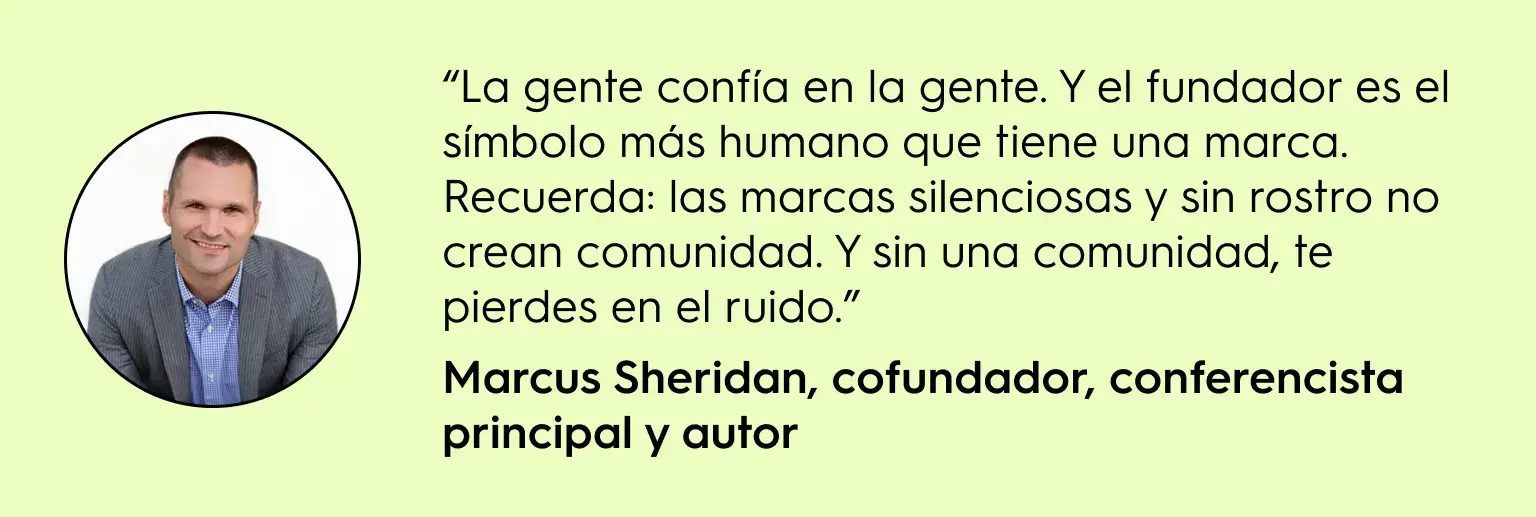 Cita de Marcus Sheridan sobre la importancia del fundador como rostro humano de una marca. Destaca que las marcas silenciosas no generan comunidad ni confianza. Imagen con retrato del autor junto a su reflexión sobre liderazgo, branding y conexión auténtica con la audiencia.