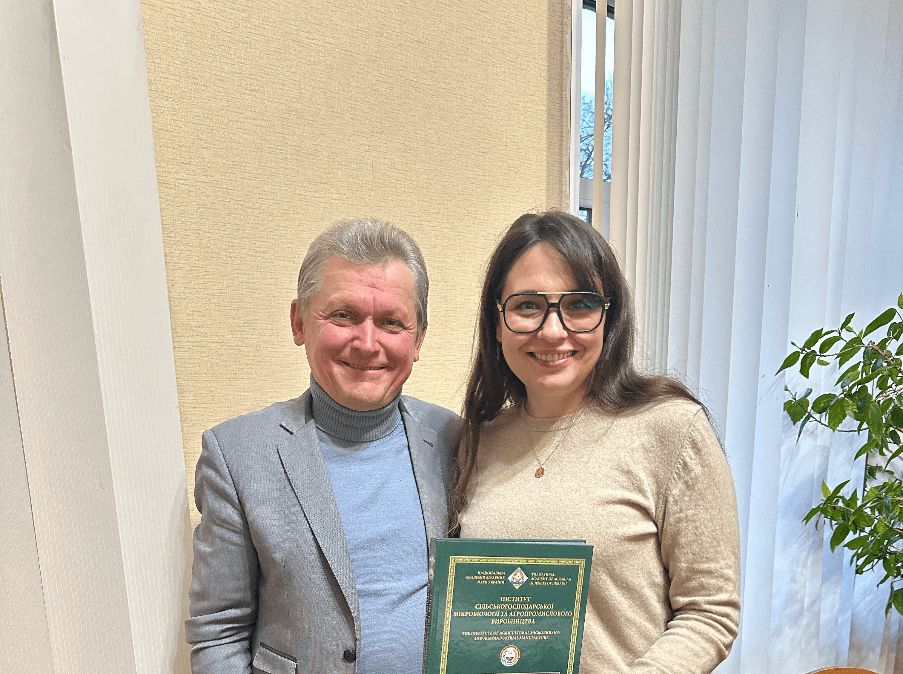 З метою посилення науково-практичної взаємодії у сфері агропромислового виробництва, розвитку інноваційних біотехнологій та реалізації регіональної політики смарт-спеціалізації, Агенція регіонального розвитку Чернігівської області уклала Меморандум про співпрацю з Інститутом сільськогосподарської мікробіології та агропромислового виробництва Національної академії аграрних наук України.