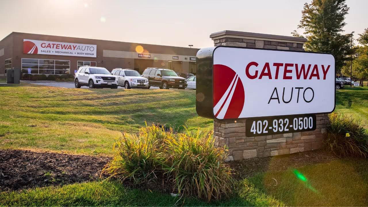 An exterior photo of the Gateway Auto Service and Collision Center signage and building