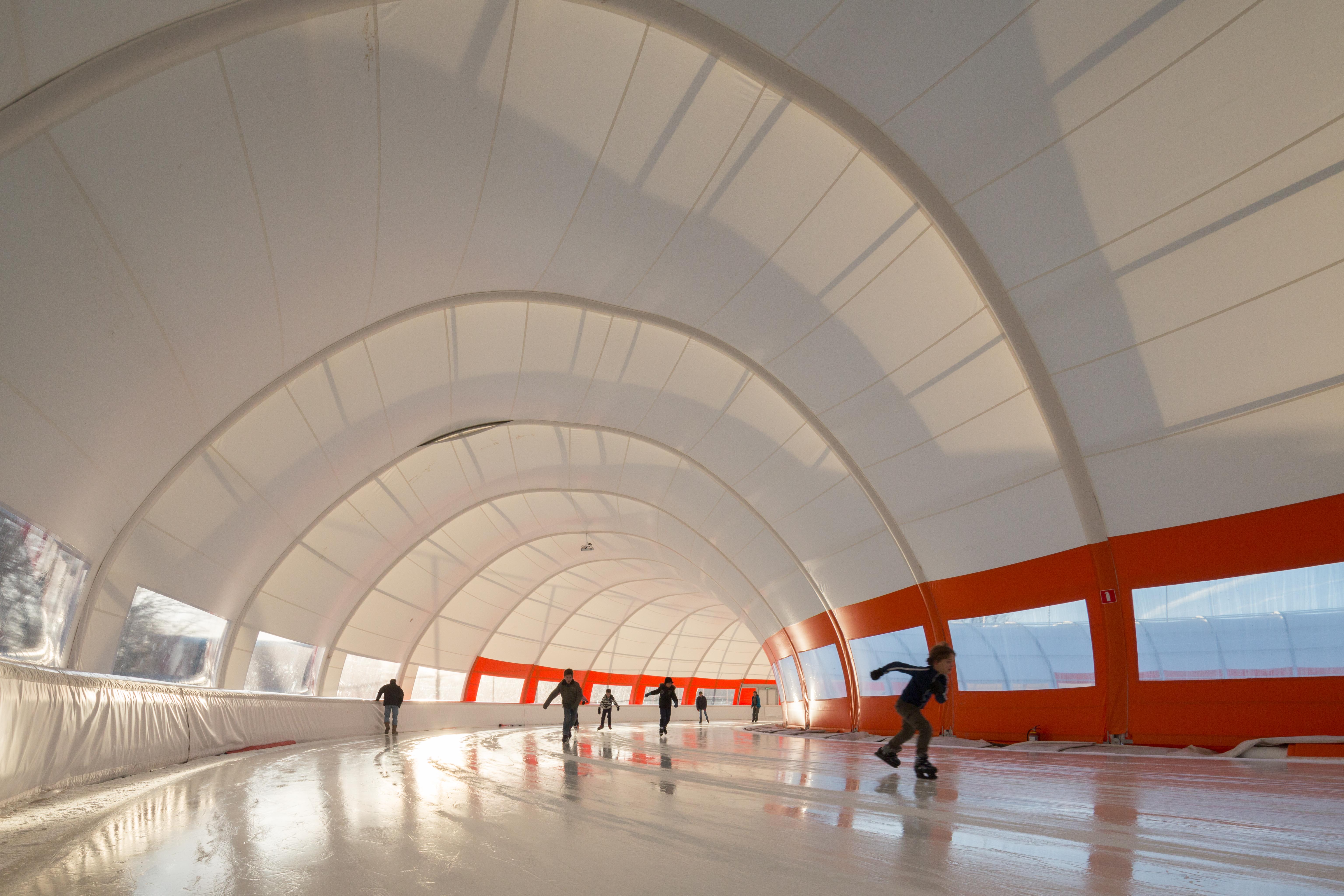 zonnepanelen op de schaatsbaan