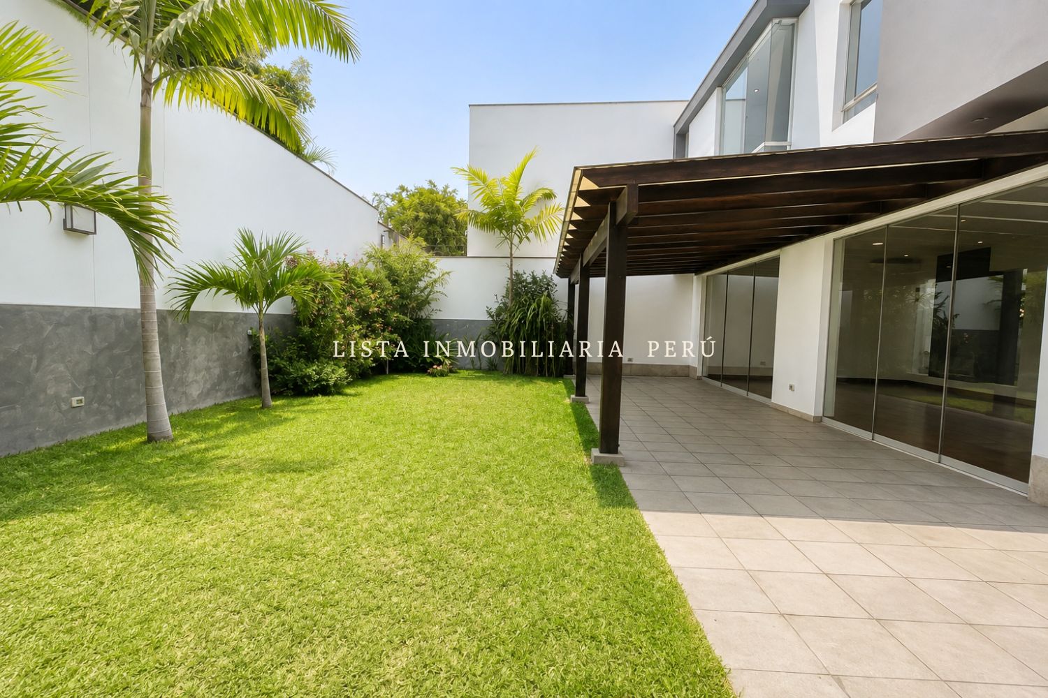 Casa en Condominio, 4 dormitorios, ardín, terraza, estacionamientos - Sol de la Molina Etapa II