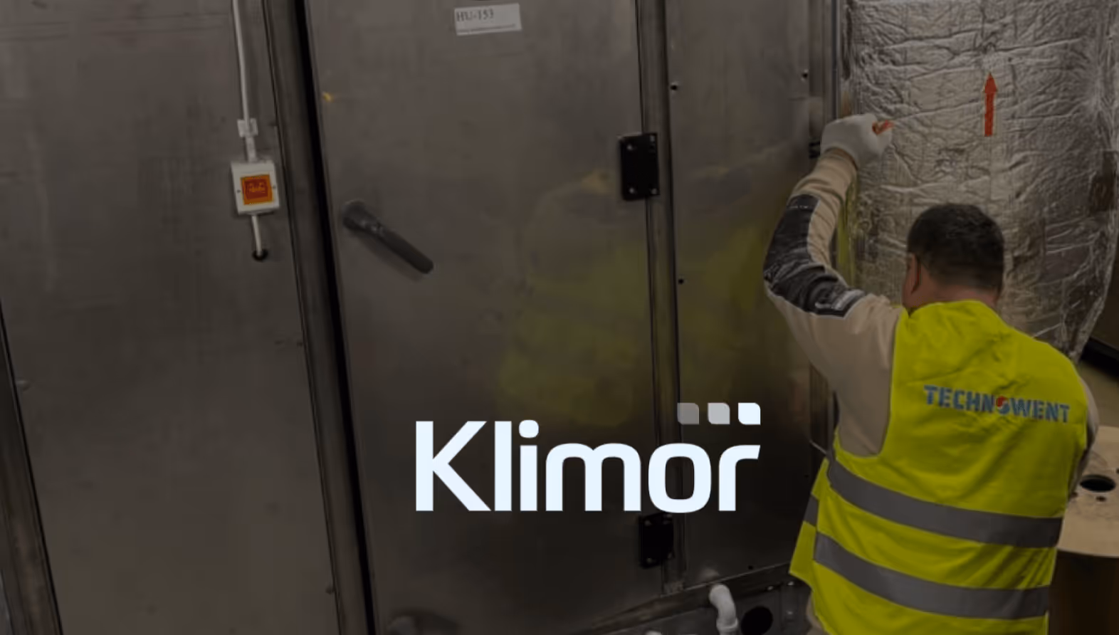 Serwisant Technowent serwisuje centrale wentylacyjna Klimor