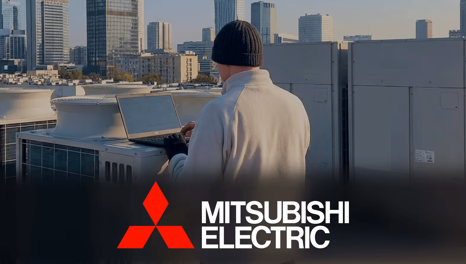 Serwisant Technowent serwisuje agregat VRF Mitsubishi Electric