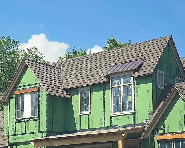 DaVinci shake roof installed on a residential house under construction