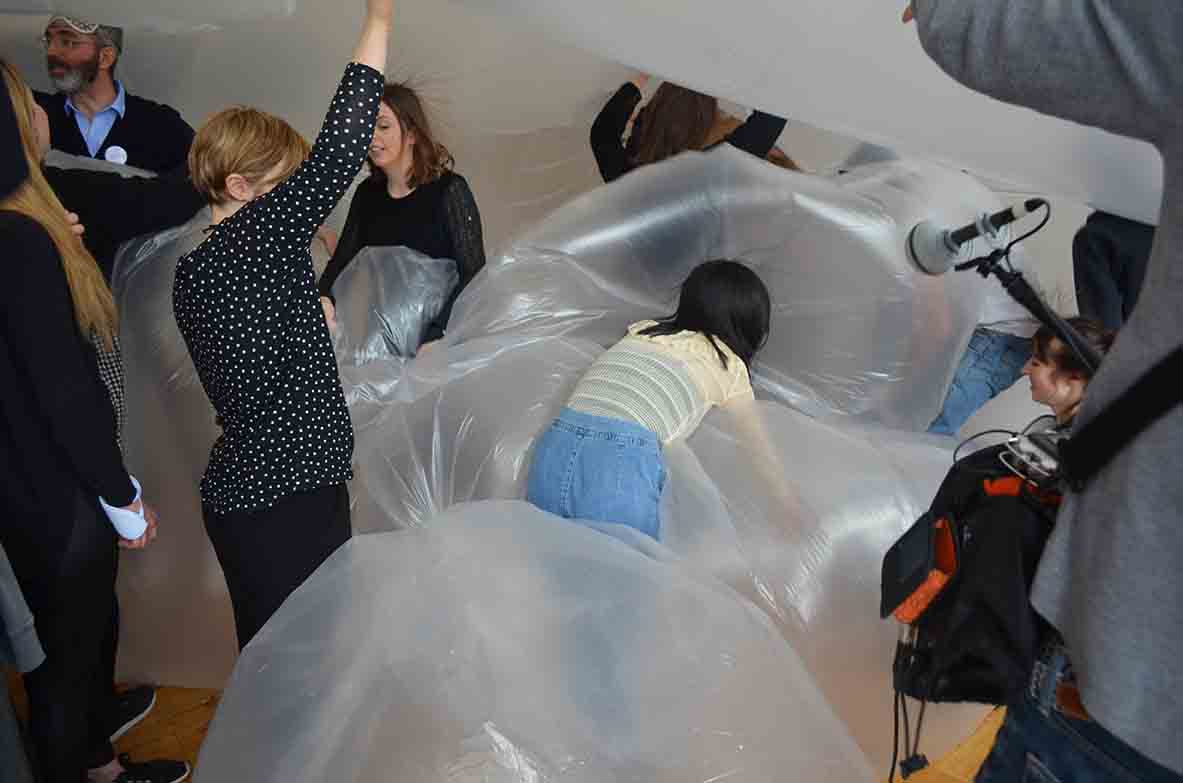 A sensory experience at ESMOD in Berlin using inflatables to change interior spaces. Inflatable architecture.