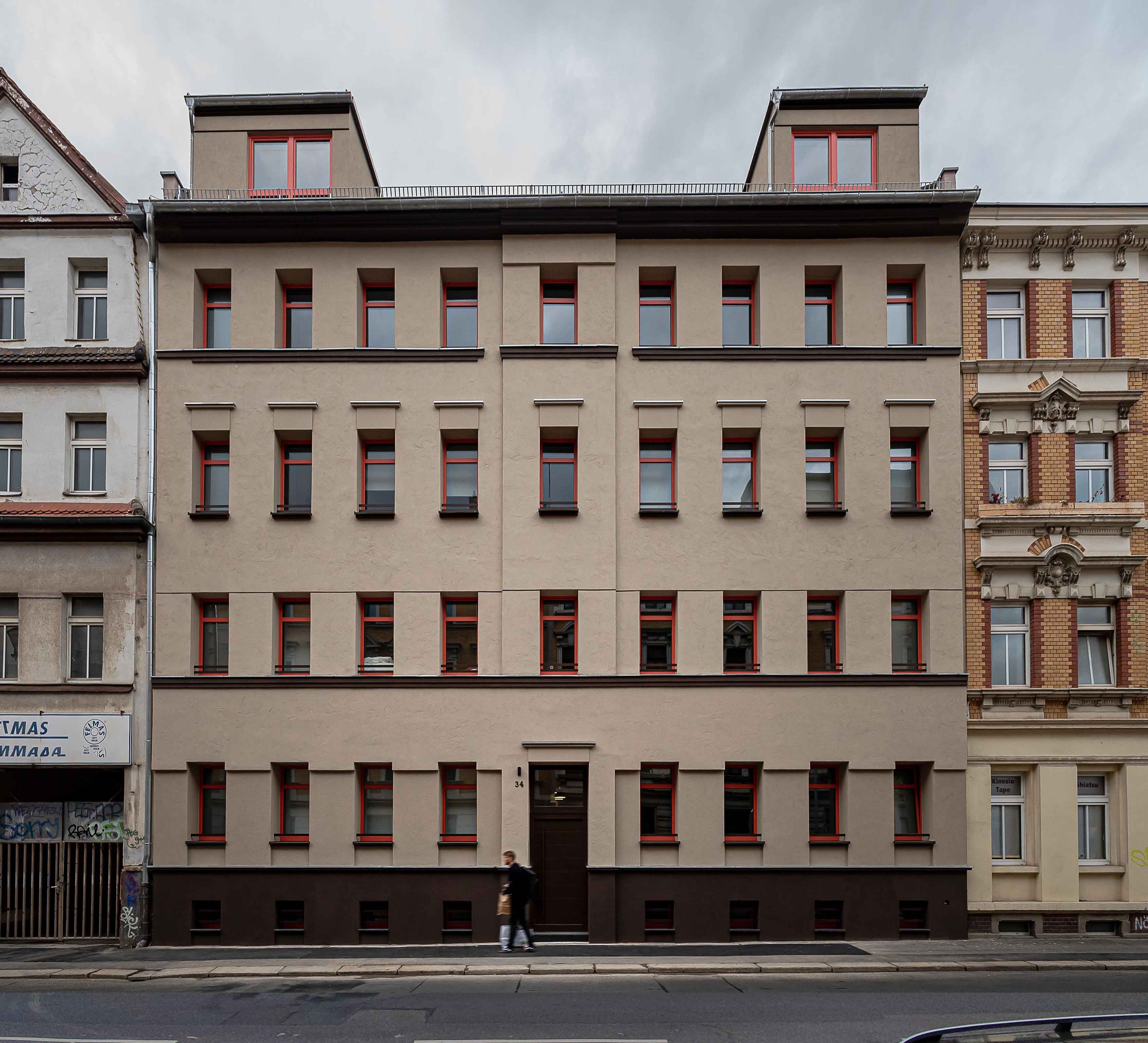 The finished facade of Naumburger Strasse 34 in Leipzig