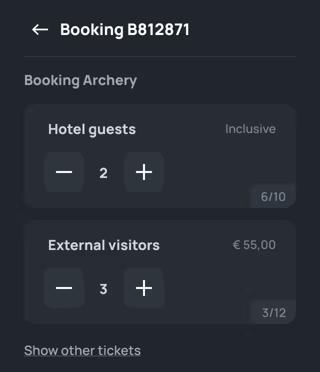 Booking screen for archery with selection of 2 hotel guests inclusive and 3 external visitors priced at €55 each.
