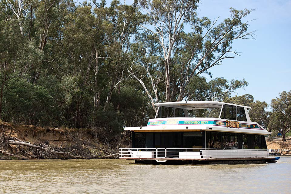 Executive HouseBoats Murray River website project image 1.