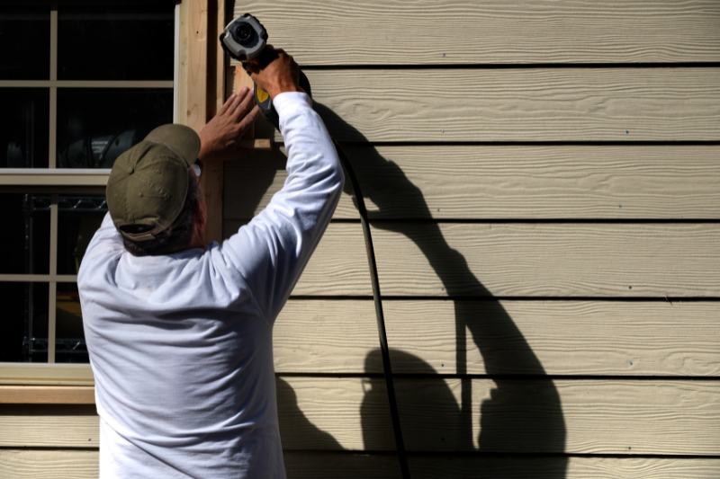 Siding Repairs for a Cool and Stylish Summer Home