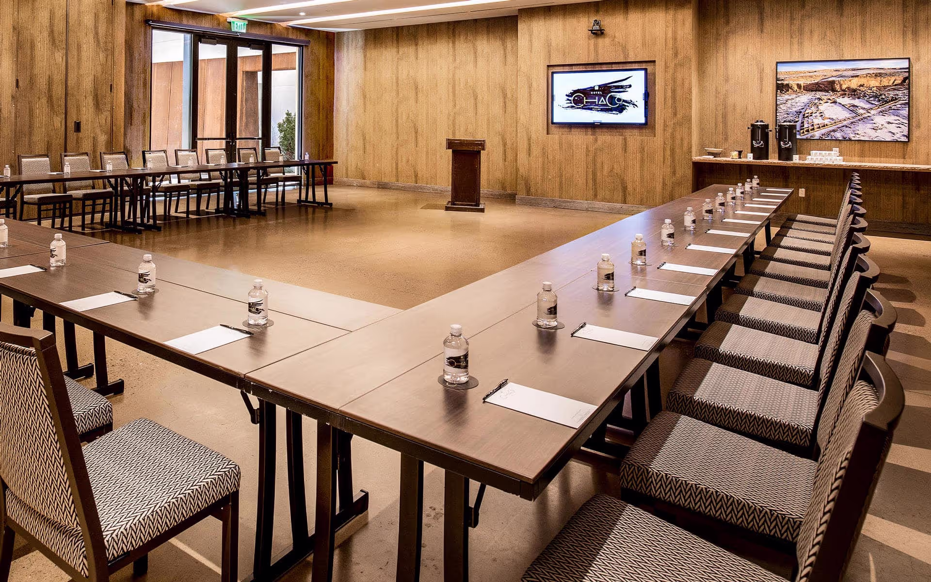 Gathering meeting space set in u-shape