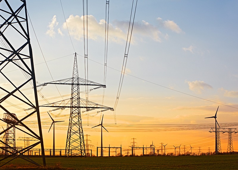 Windpark mit ENERCON Wind+ Storage: Batteriemodul, Hybrid-Controller, Netzanschluss für flexible, smarte Energieeinspeisung