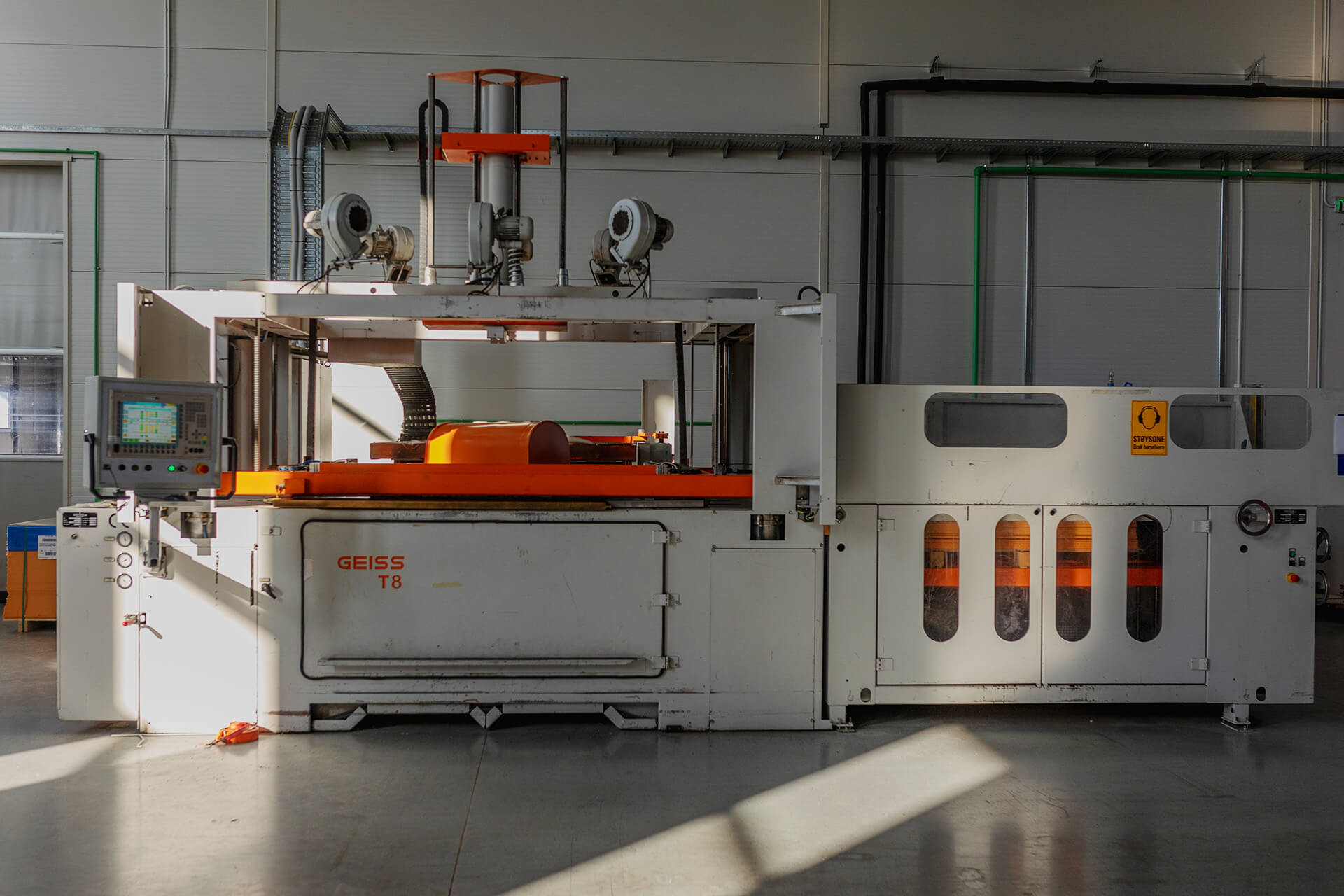 Thermoforming press machine image