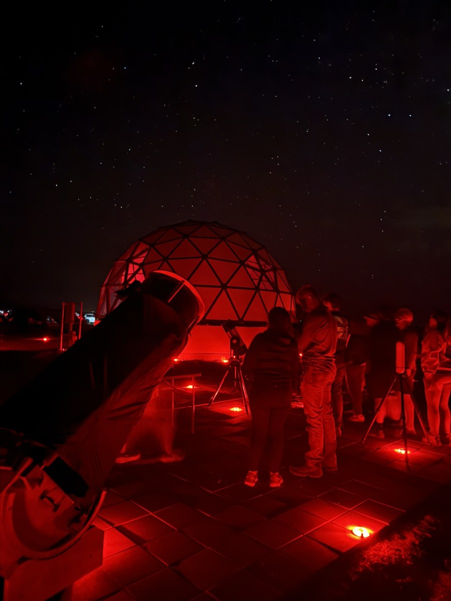 Red-lit dome telescope viewing
