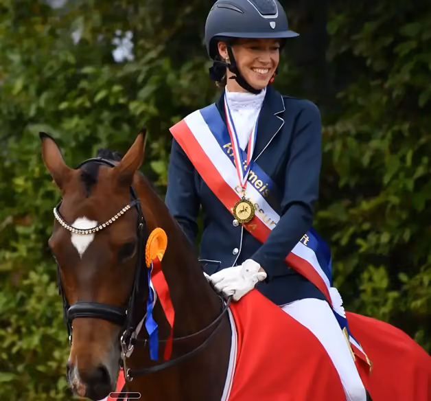 Hervorragende Trainer und klare Anweisungen! Bei wehorse gibt es viele interessante und nützliche Lektionen und Einheiten. Hervorragende Lehrer, Trainer und Instruktoren geben gute und klare Anweisungen. Eine wirklich wertvolle Ressource! Kann ich definitiv empfehlen.