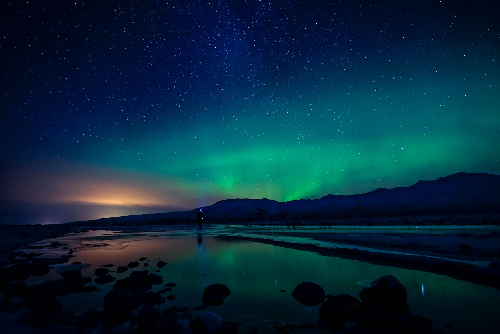 Cheapest Way to See Aurora Borealis in Iceland