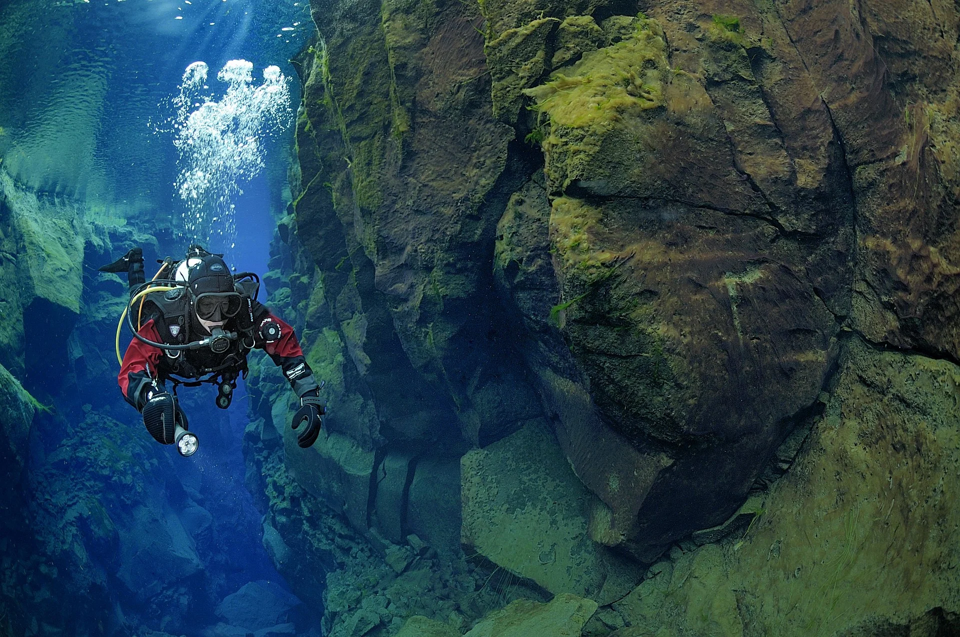 Sights along Davíðsgjá Dive Tour