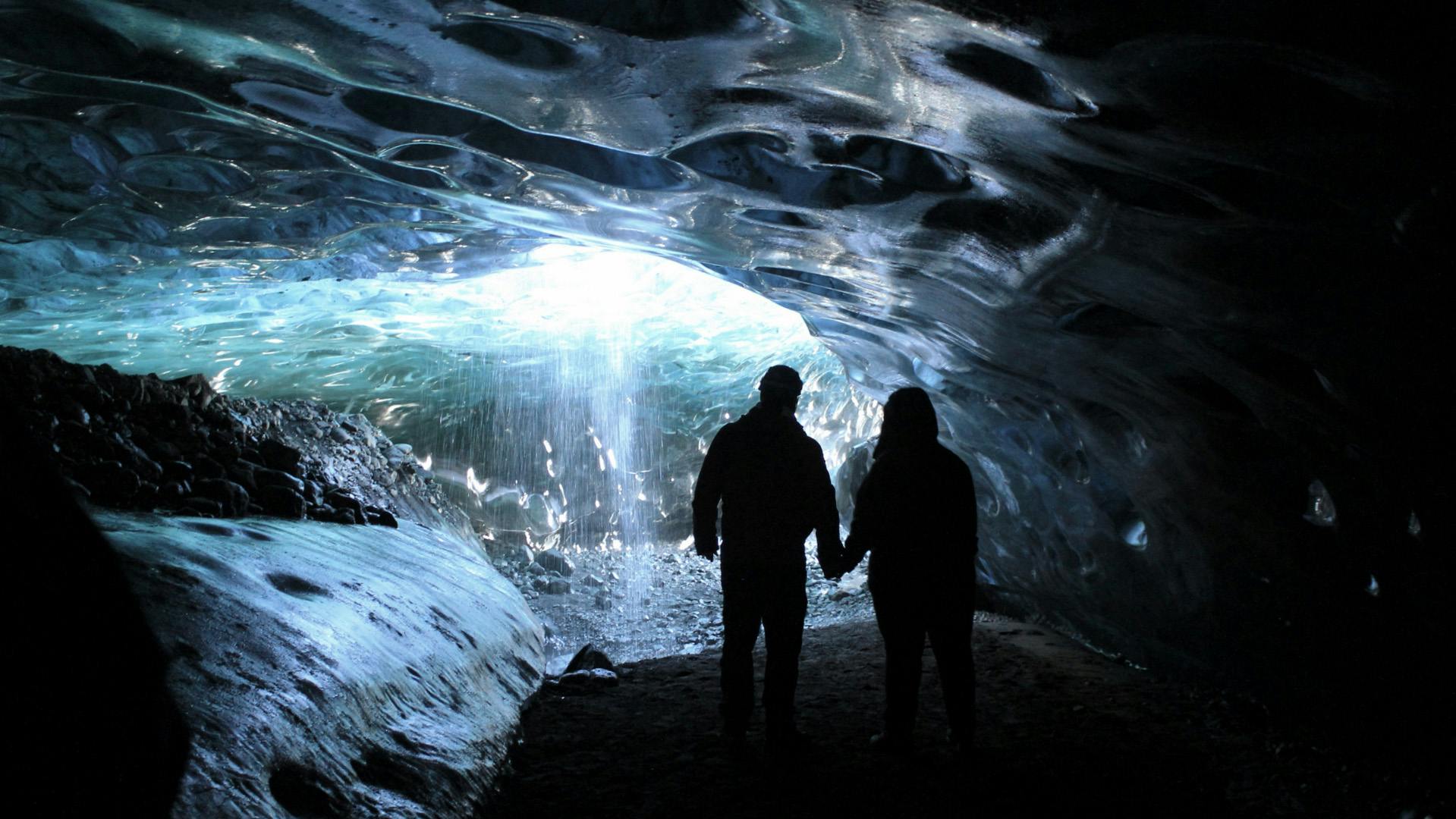 Highlights of 3-Day South Coast, Golden Circle & Northern Lights Minibus Tour