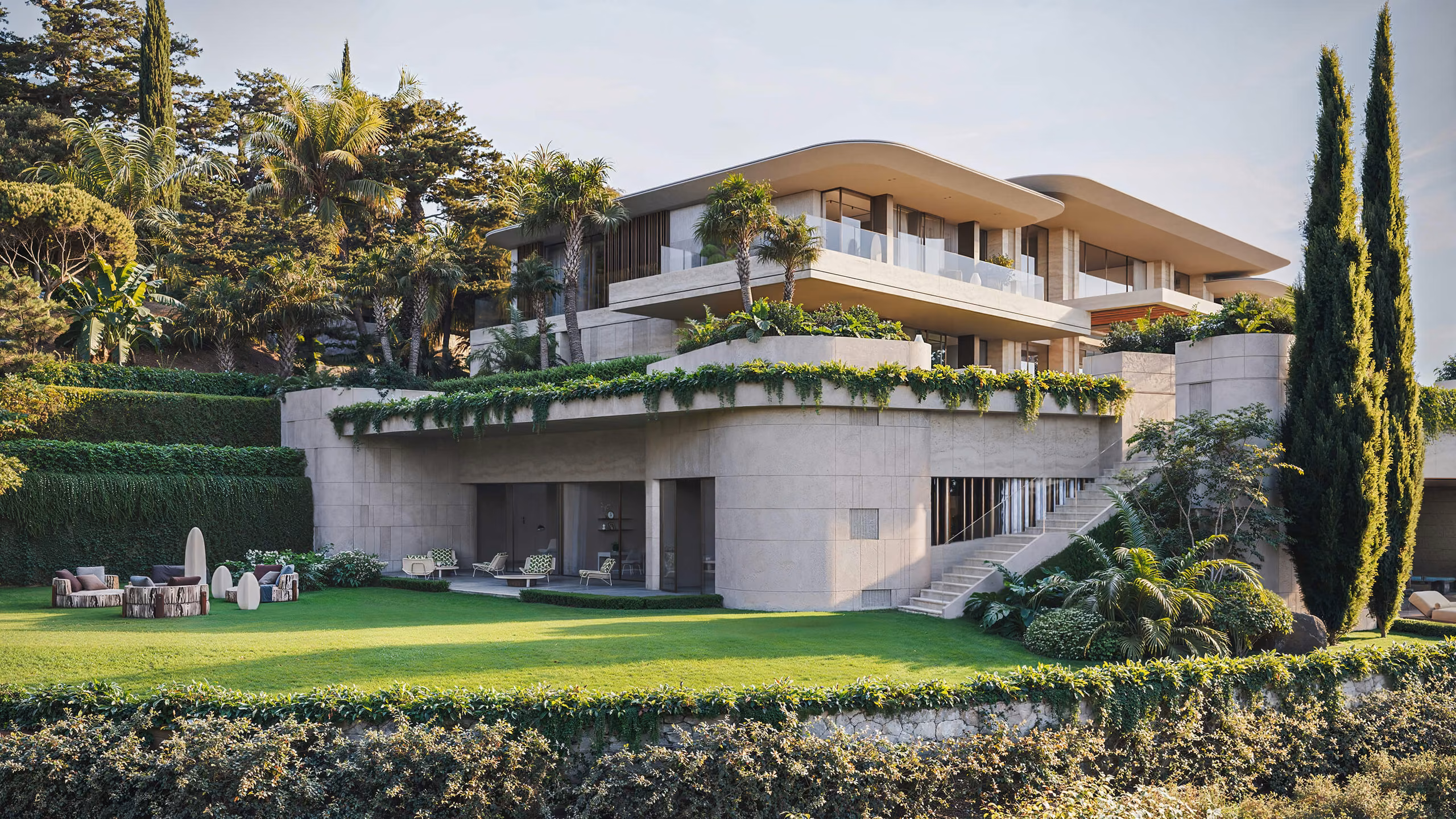 Side facade with planted terraces, an outdoor staircase and a garden on several levels.