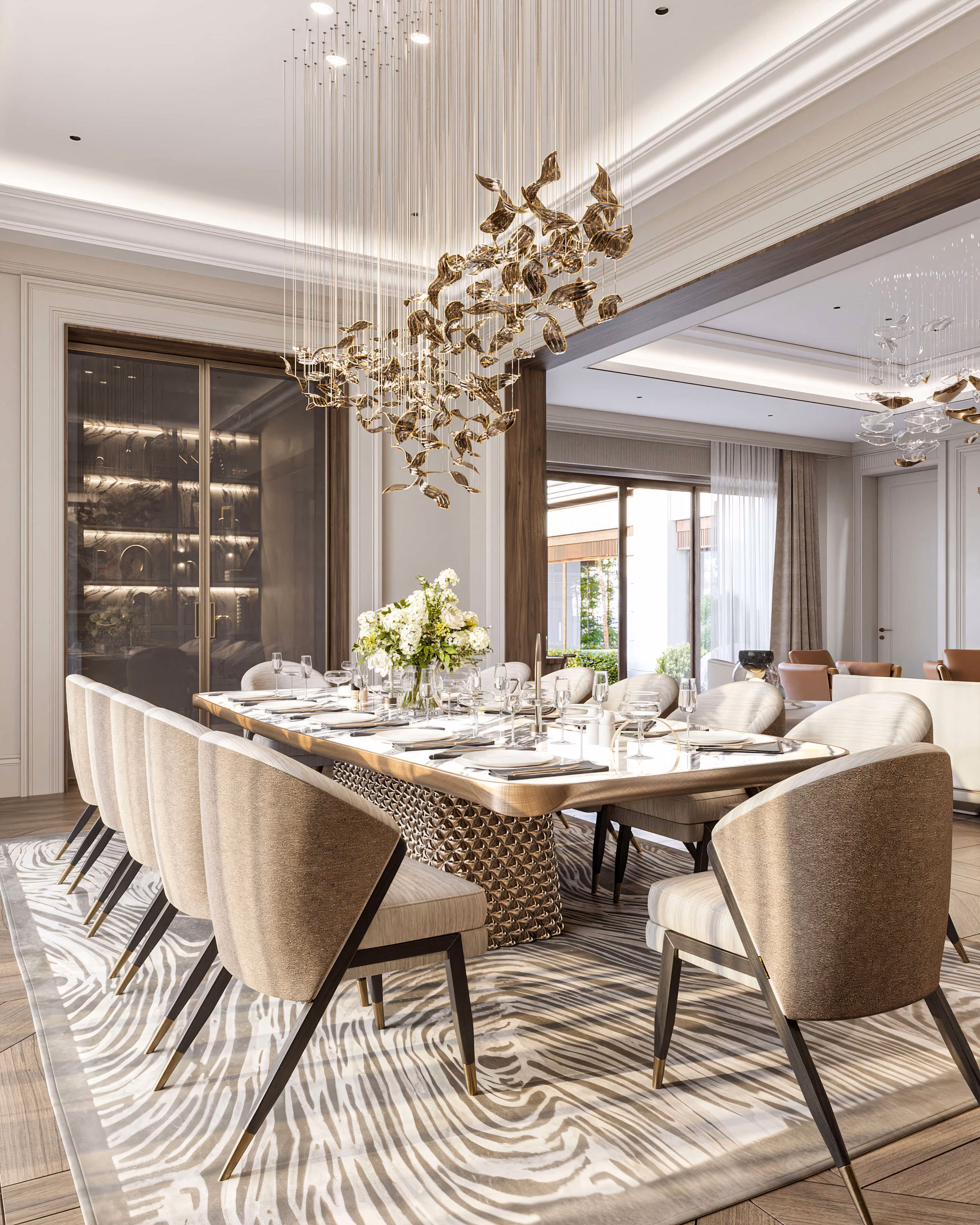 Comedor de Alps Residence con sillas claras y lámpara de piezas doradas, abierto hacia el salón.
