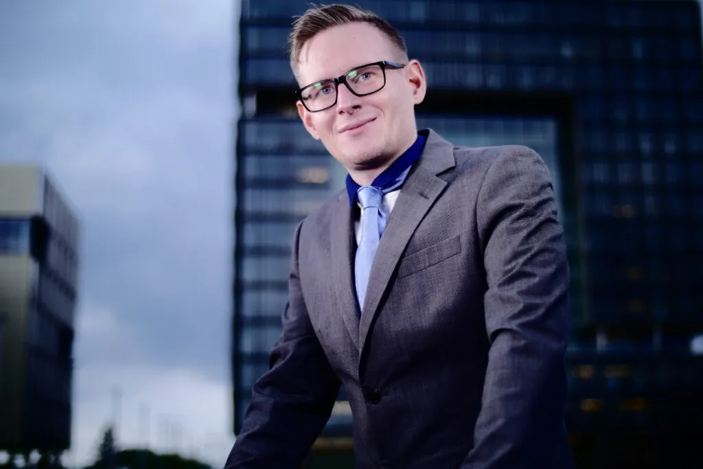 Sven Schmidchen, Geschäftsführer und Inhaber der Stellenfabrik in Essen. Einer Personalagentur, die sich zum Ziel gemacht hat, mittelständischen Unternehmen die passenden Fachkräfte zu bringen.