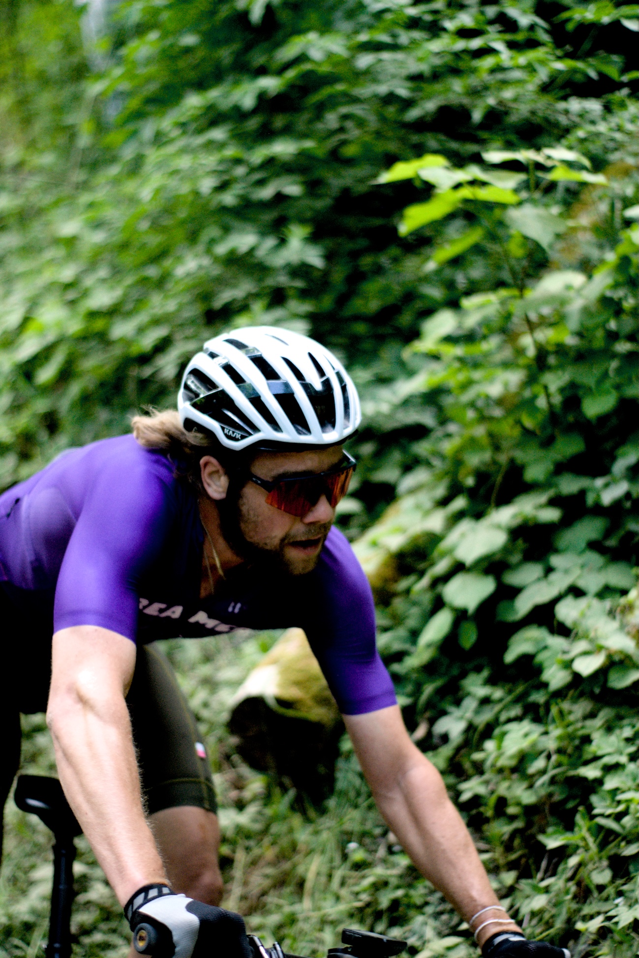 Alex Bregenzer, German MTB cyclist going downhill at high speeds in a descent