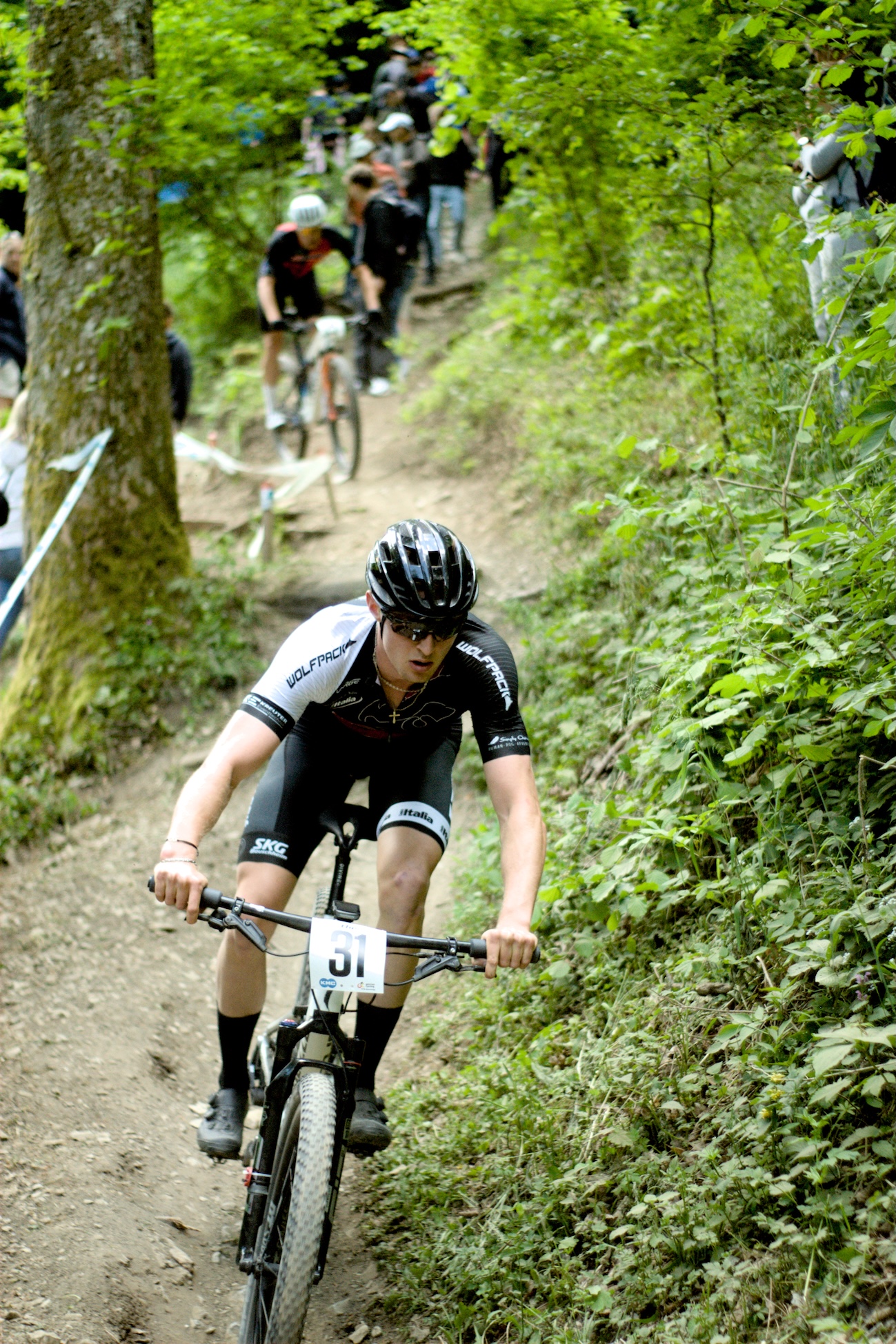Mika SChöpplein from SKG Bauschheim racing his specialized epic pro on a mtb trail