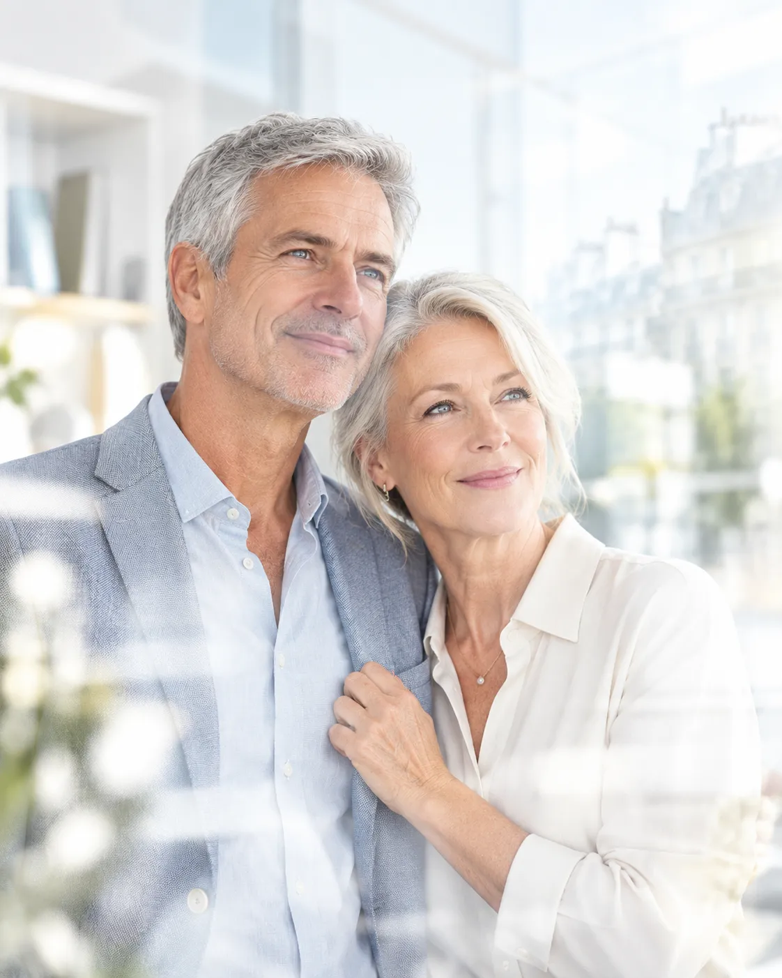 Couple de propriétaires préparant une donation